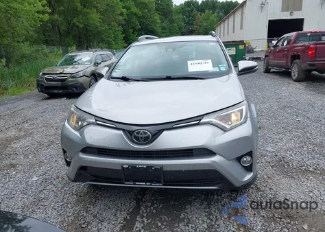 2017 Toyota Rav4 Xle z USA, uszkodzony, nr VIN 2T3RFREV6HW673140